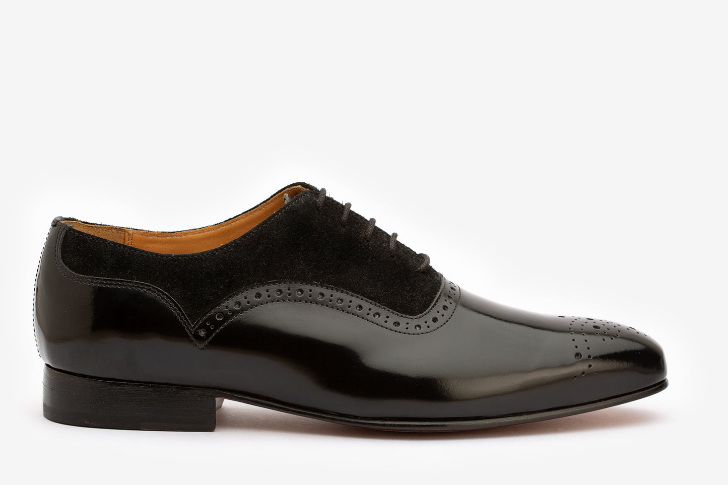 Brogue oxford with medalion
