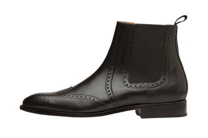 WINGCAP BROGUE BOOT WITH MEDALLION – Black
