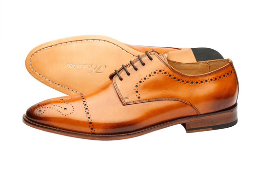 BROGUE DERBY WITH MEDALLION – CUOIO