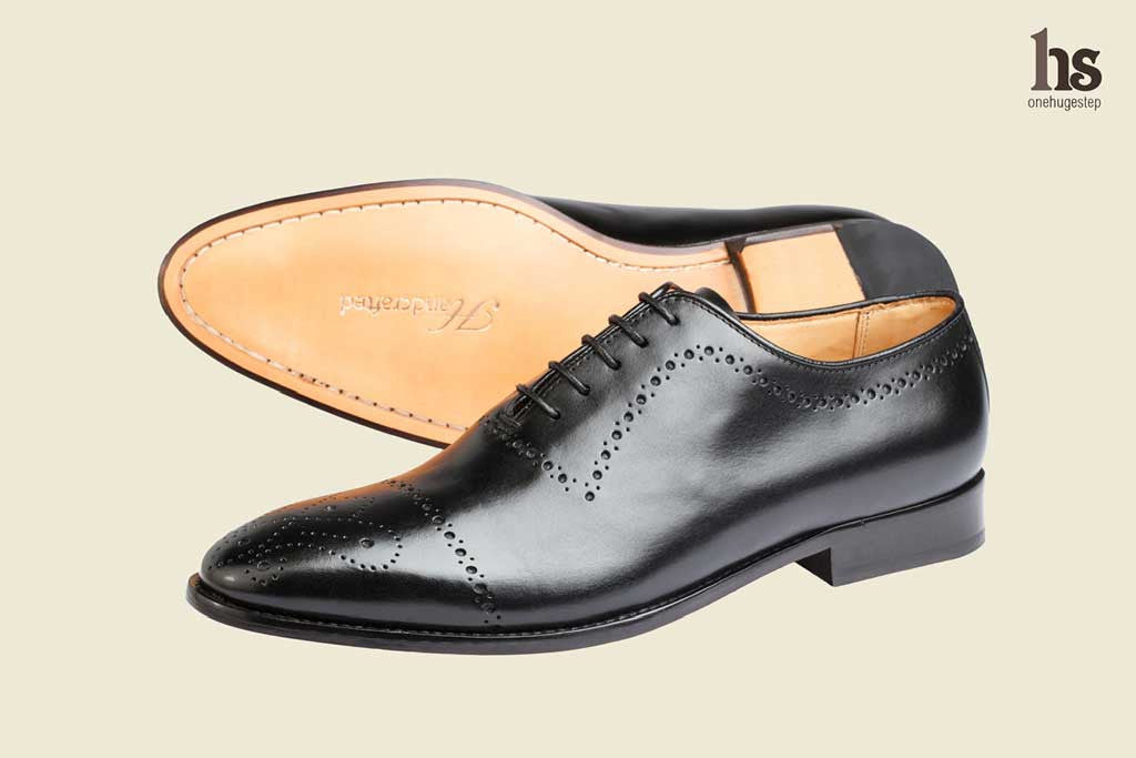 Brogue Oxford With Medallion – Black