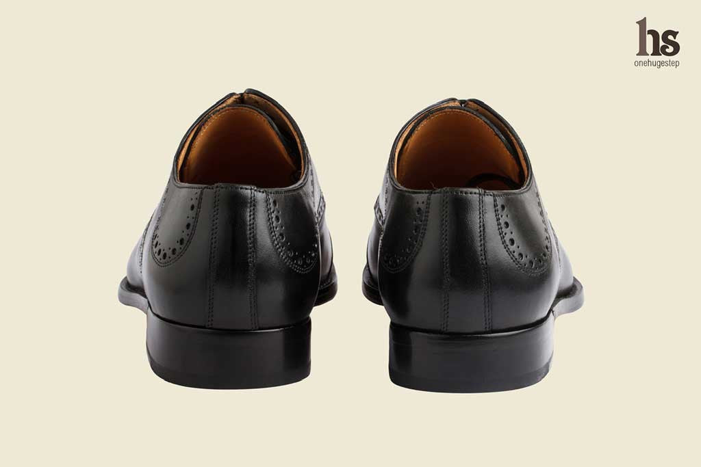 Wingcap Brogue Derby With Medallion – Black